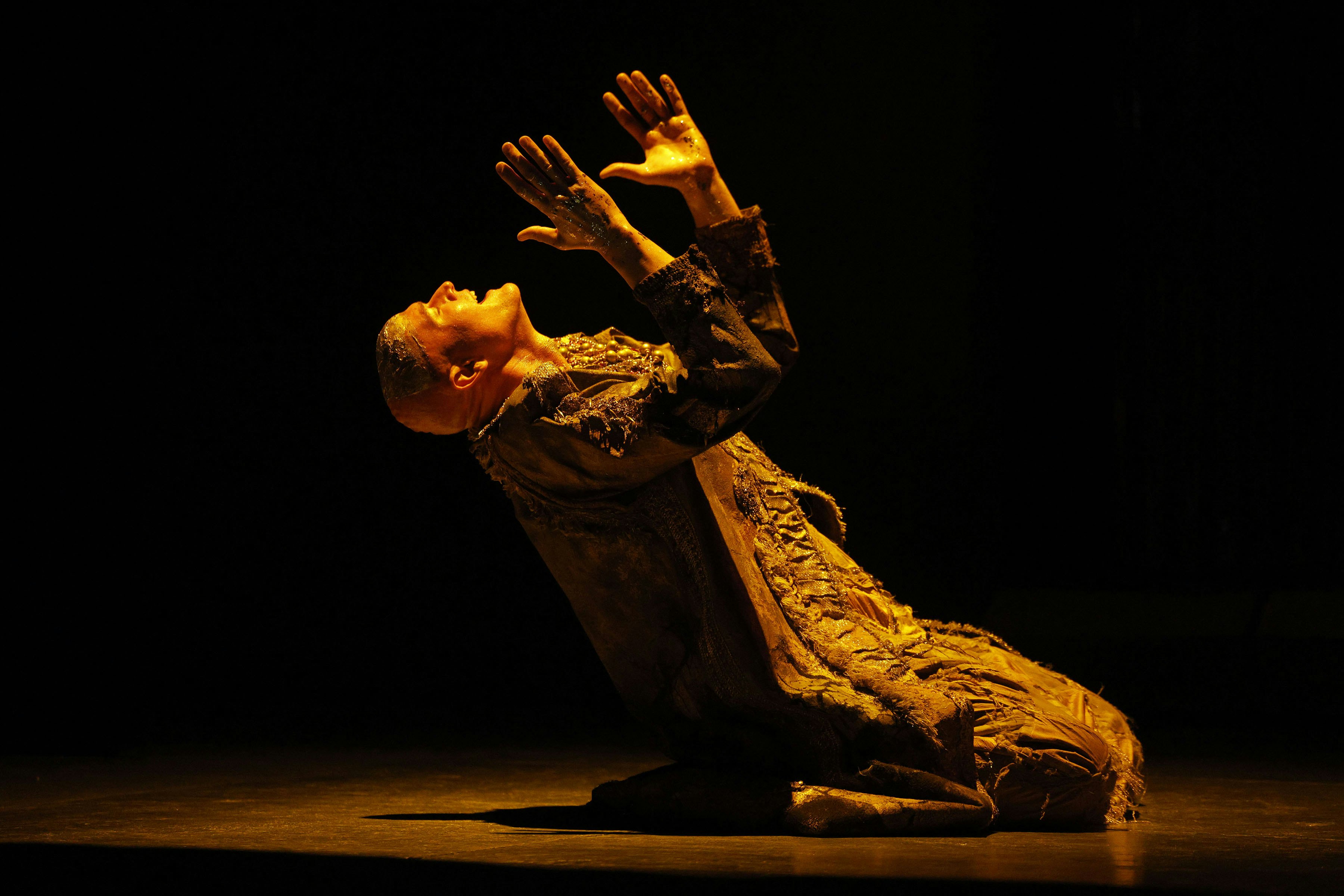 Amenhotep III (Zachary James) (LA Opera; photo by Cory Weaver)