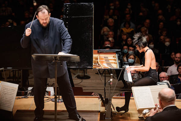 Wang, Nelsons and the BSO in full flight during the Shostakvich 1st Piano Concerto (Photo: Aram Boghosian)