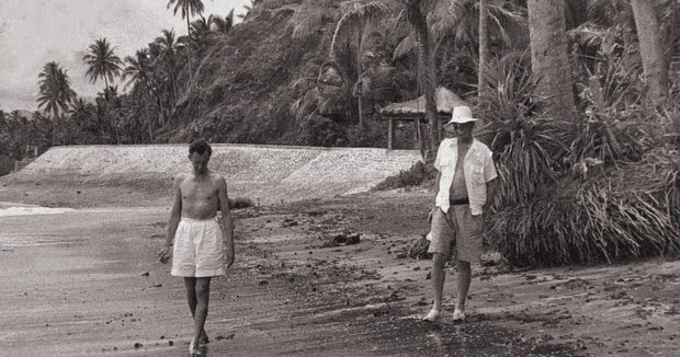 Benjamin Britten (l.) and Peter Pears in Bali in 1956