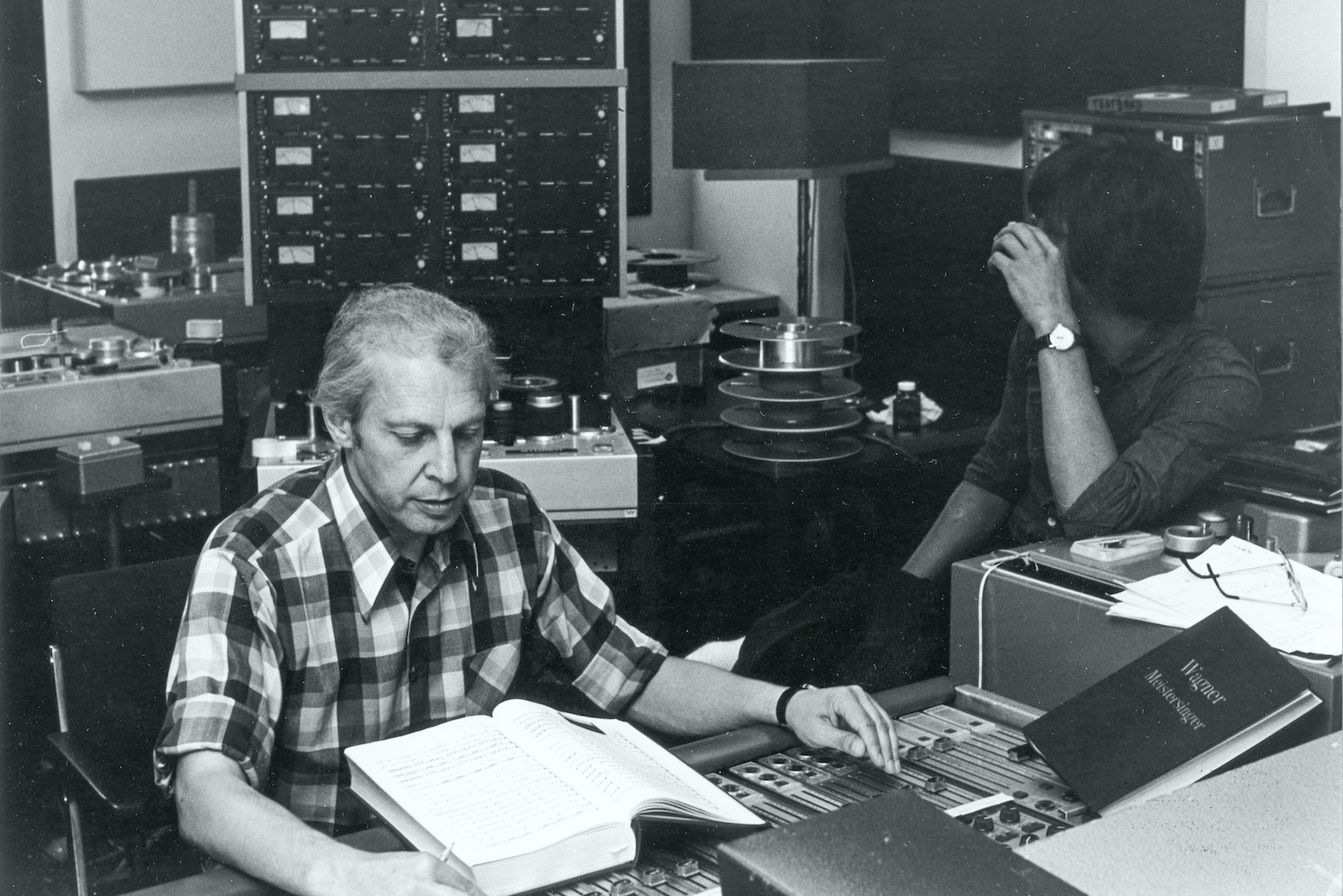 Hans Weber and technician Wolf-Dieter Karwatky editing analogue 16-track (Photo: Rainer Maillard/Emil Berliner Studios)