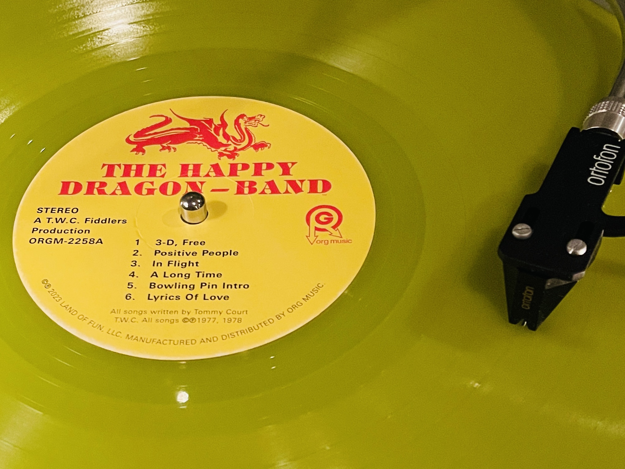 The Happy Dragon Band on yellow vinyl and an Ortofon black headshell