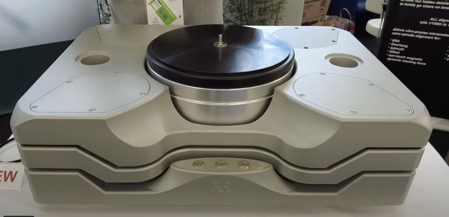Acoustical Systems Astellar turntable
