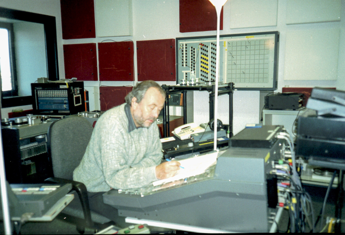 Klaus Hiemann mixing at Recording centre Hannover-Langenhagen (Photo: Rainer Maillard/Emil Berliner Studios)