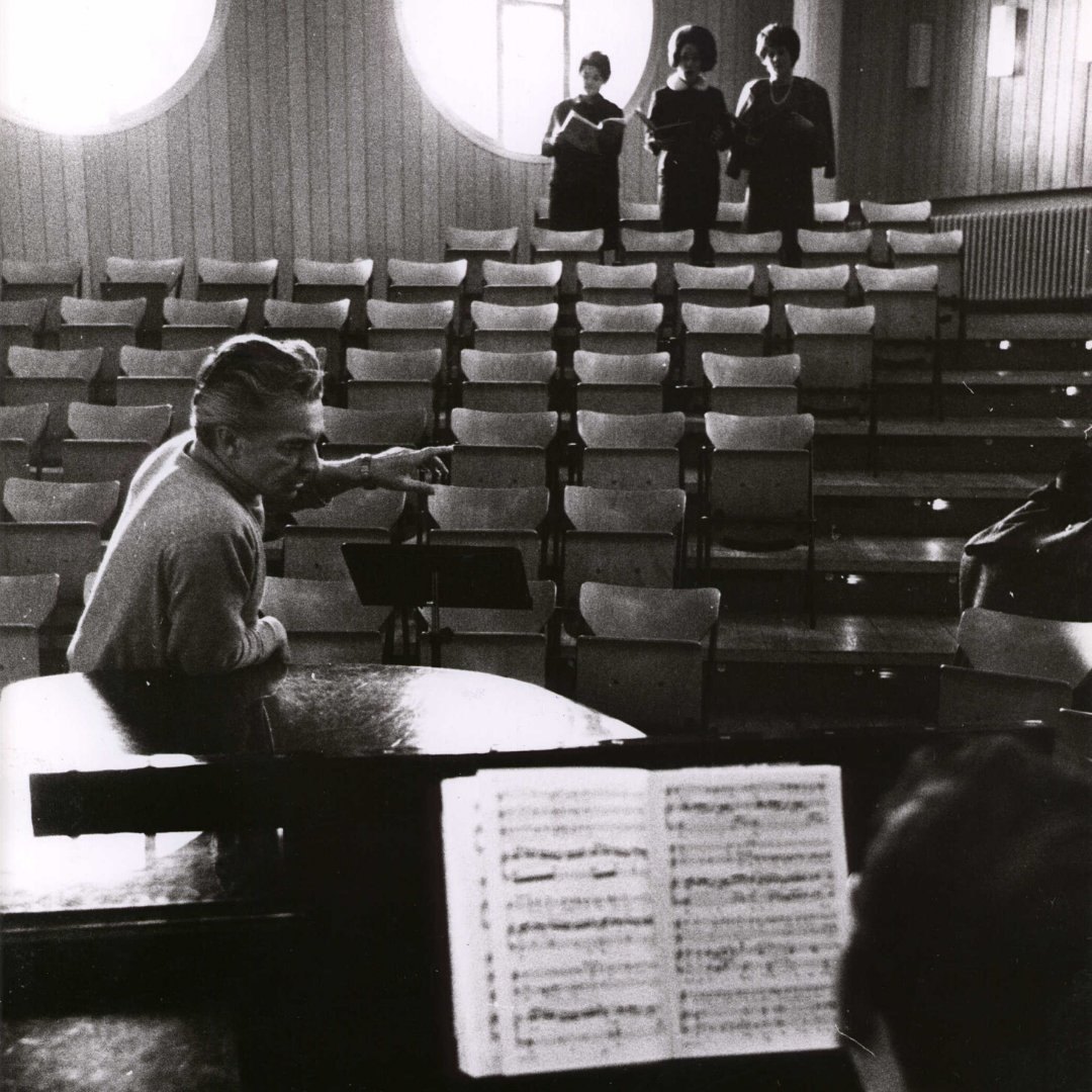 Piano rehearsal for the Rhinemaidens (photo: Karajan Archive)
